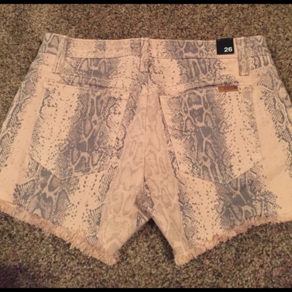 snake print shorts - Picture 3 of 3